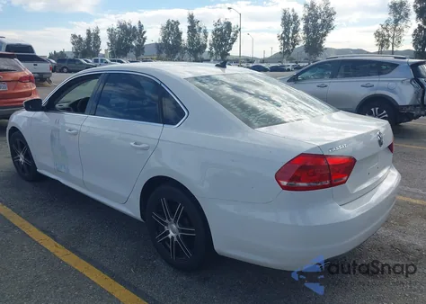 2013 Volkswagen Passat 2.5L Se из США, поврежденный, VIN 1VWBP7A37DC051213